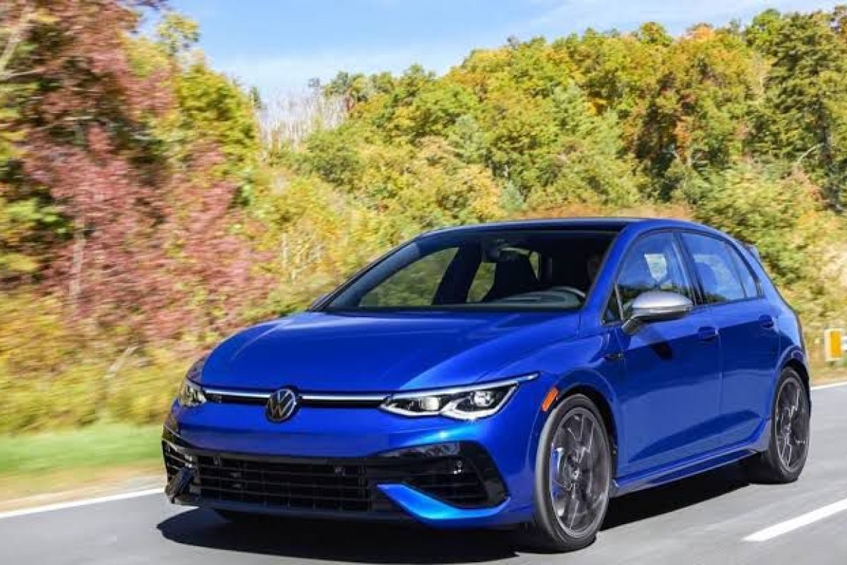 Golf R será híbrido e chega no próximo ano 