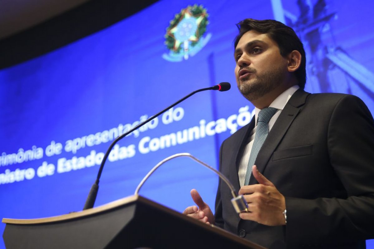 Ministério das Comunicações esclarece viagem particular de Juscelino Filho