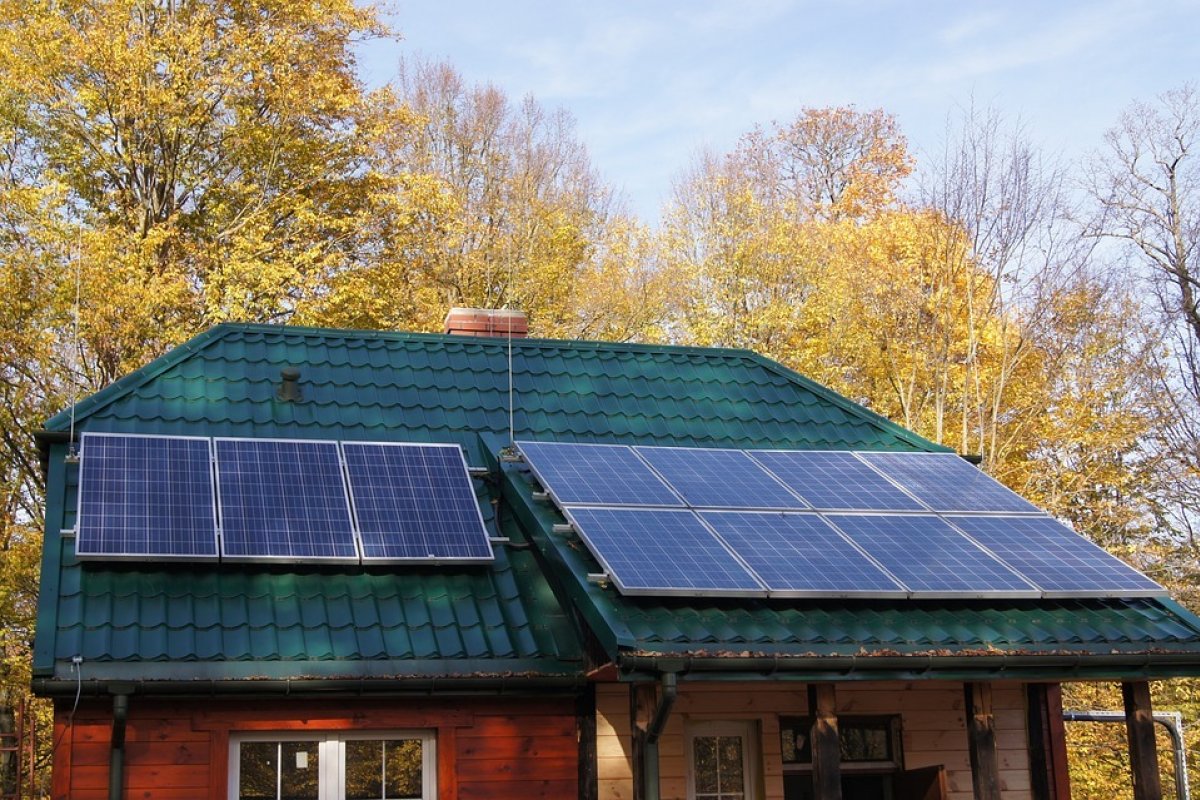 Energia solar em telhados e pequenos terrenos ultrapassa 18 GW no Brasil