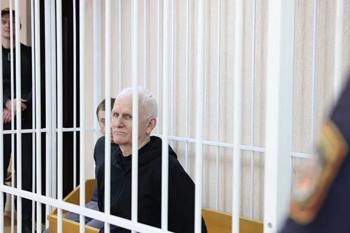 Tribunal de Belarus condena vencedor do Nobel da Paz a 10 anos de prisão