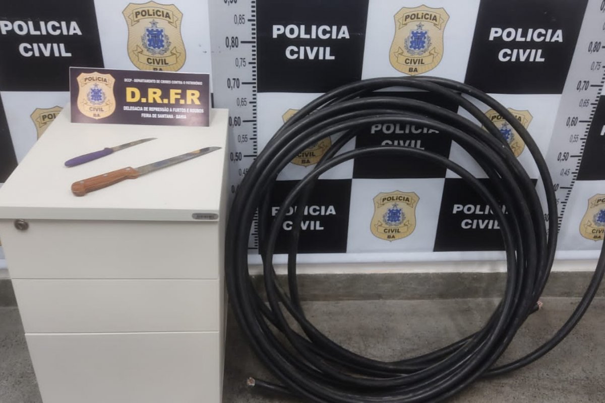 Suspeito de furtar cabos elétricos ameaça policiais com faca em Feira de Santana (BA)