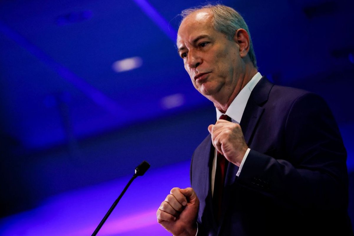 Ciro Gomes seguirá em período sabático até o fim de abril