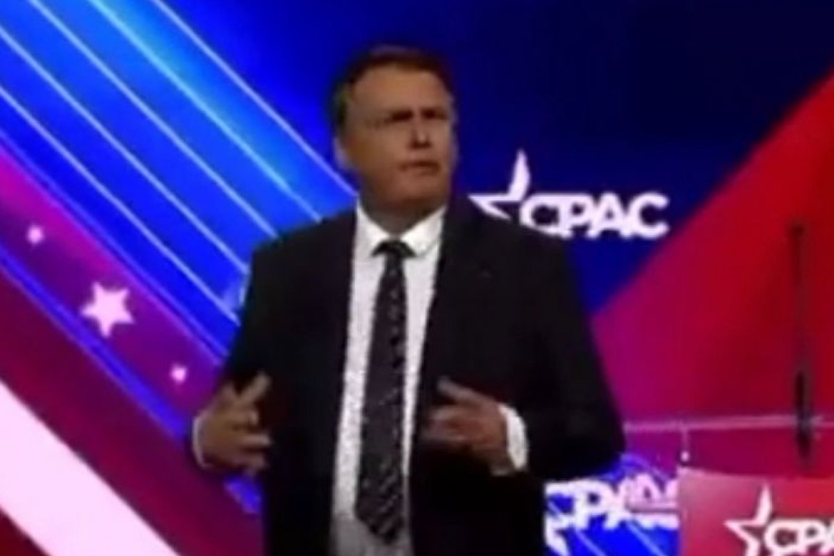 Vídeo: “povo armado, jamais será escravizado”, diz Bolsonaro em evento com Trump nos EUA