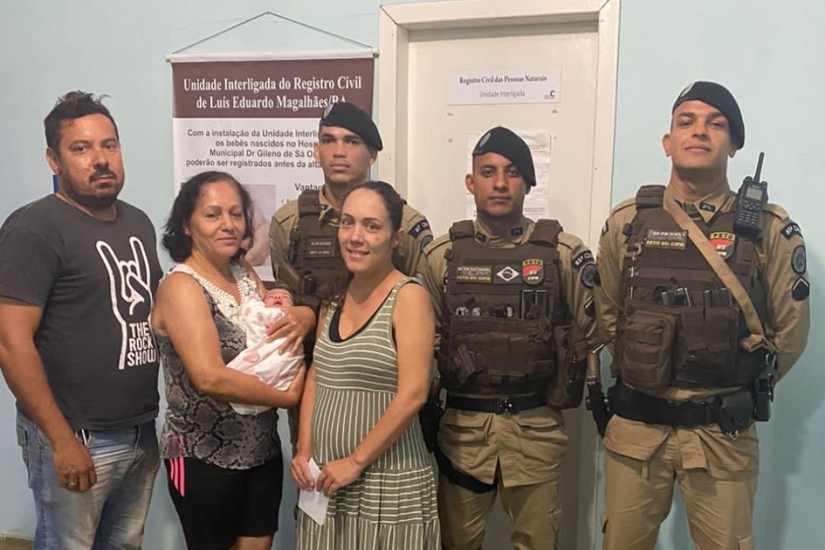 Bebê se engasga com leite e é salva por militares em Luís Eduardo Magalhães