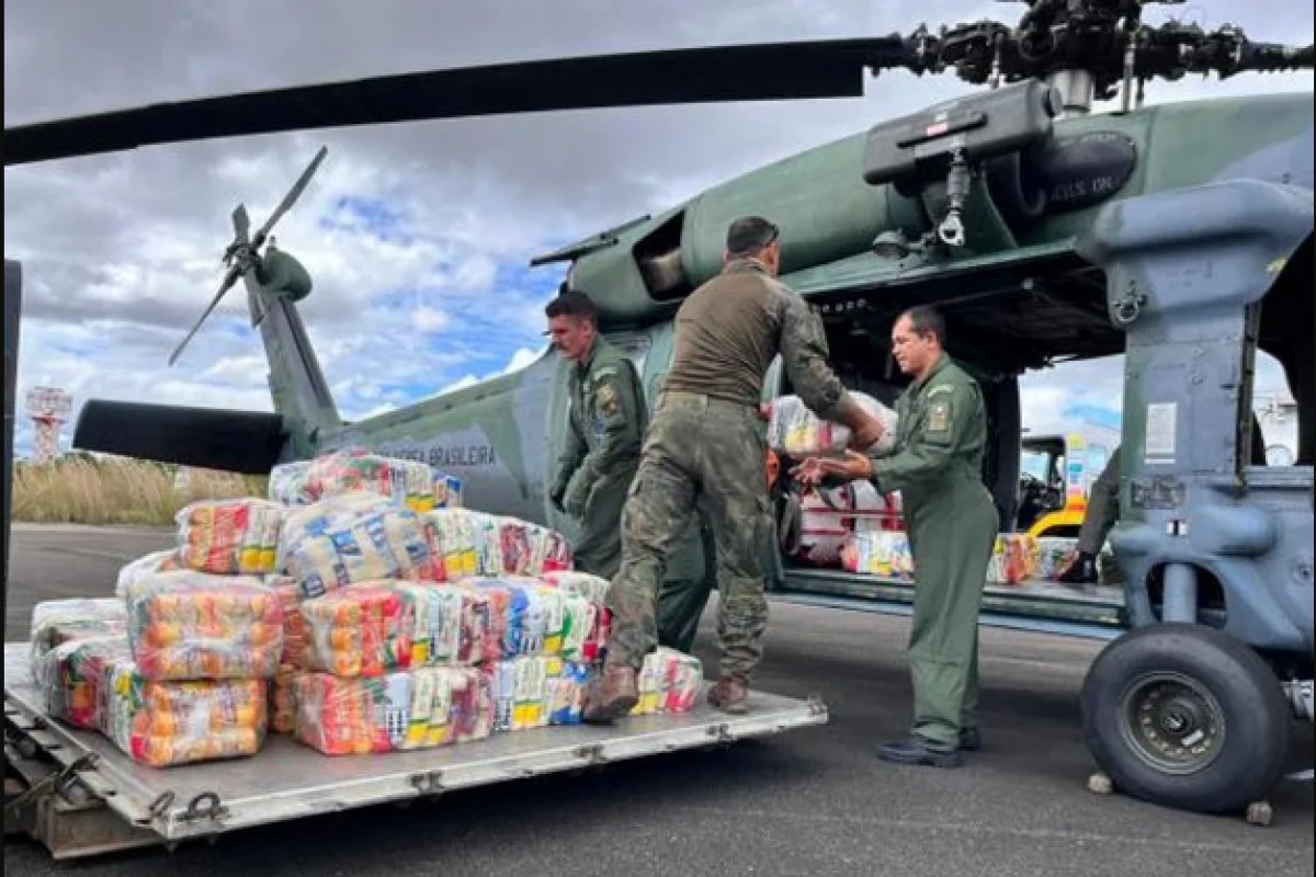 Mais de 400 toneladas de mantimentos ão entregues em um mês de operação na TI Yanomami