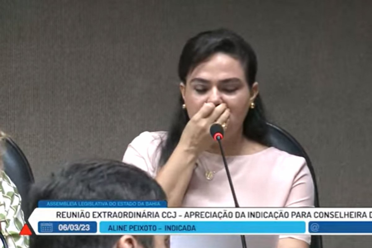 Vídeo: Aline Peixoto vai às lágrimas em discurso na Alba: ‘sofri uma série de ataques por ser indicada ao TCM’
