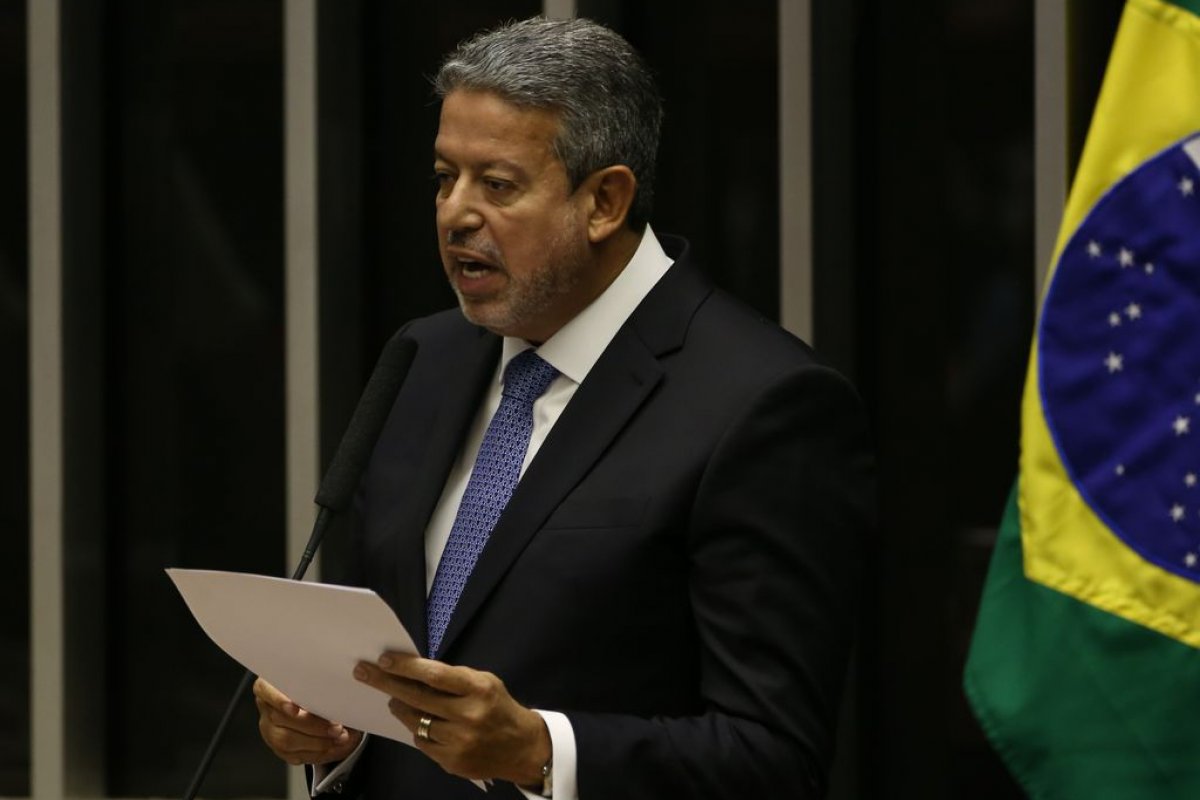 Lira afirma que Lula não pode aprovar propostas pois não tem base no Congresso