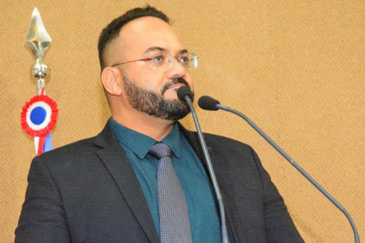 "Não tenho nada contra a pessoa da Aline Peixoto", diz deputado Leandro de Jesus