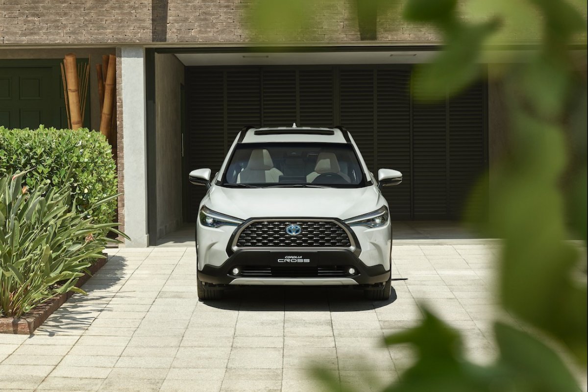 Corolla Cross chega à linha 2024 sem mudanças pontuais e preços mais altos