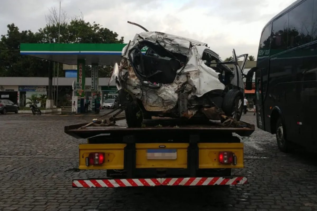 Uma pessoa morre e outras três ficam feridas em acidente com ônibus da banda dos filhos de Saulo e Brown