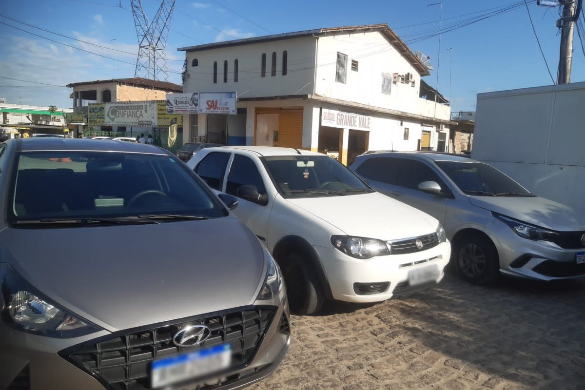 Polícia prende três homens por receptação e adulteração de placas em Santo Antônio de Jesus (BA)