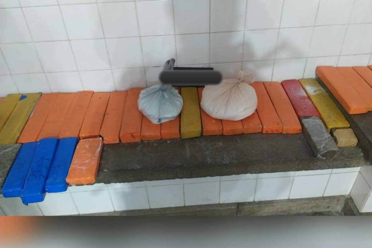 Vídeo: mais de 100 kg de drogas são encontrados em ônibus na Bahia