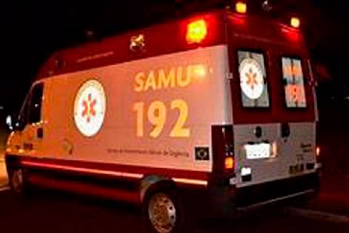 Motociclista fica ferido após colidir com ônibus na Av. ACM