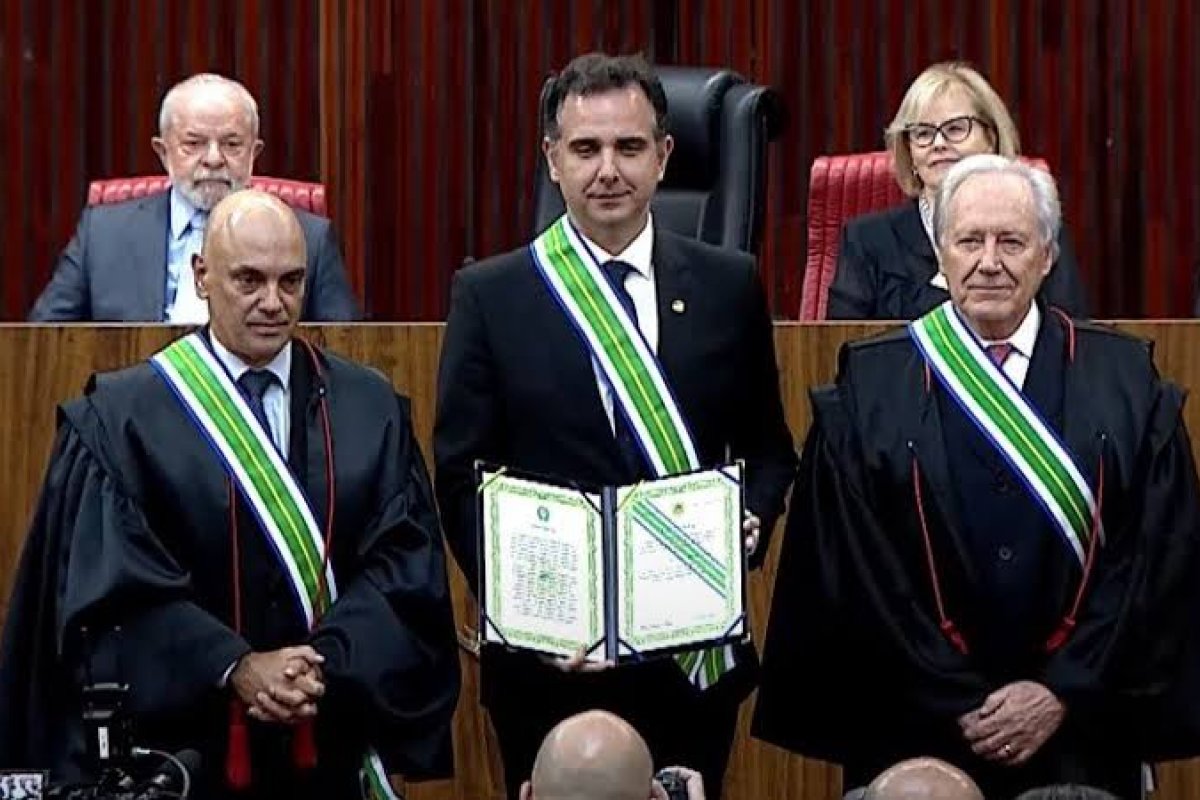 Rodrigo Pacheco recebe medalha da Ordem do Mérito Assis Brasil