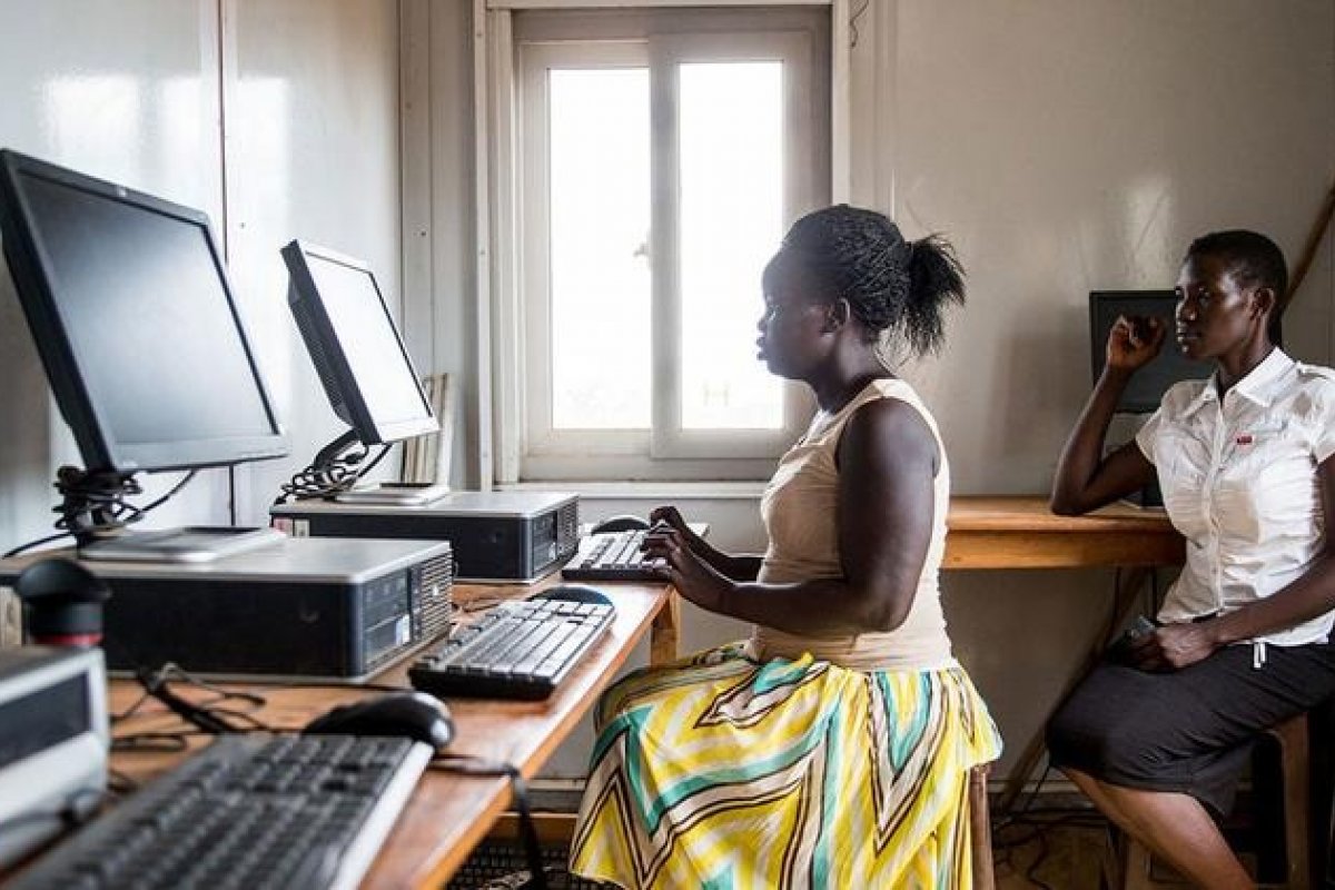 Com mais mulheres, tecnologia poderia faturar US$ 1 trilhão adicional em países de baixa renda