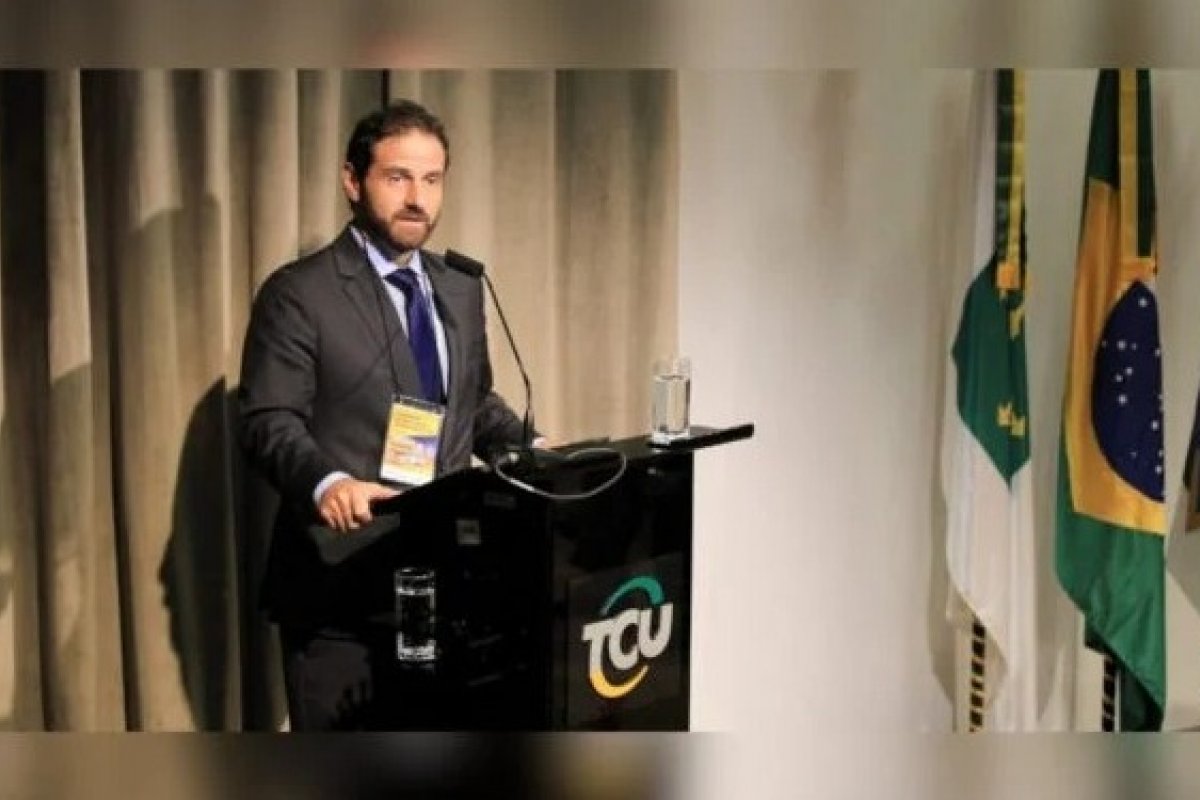 Ex-secretário de Bolsonaro quer devolver relógio de R$ 53 mil recebido no Catar