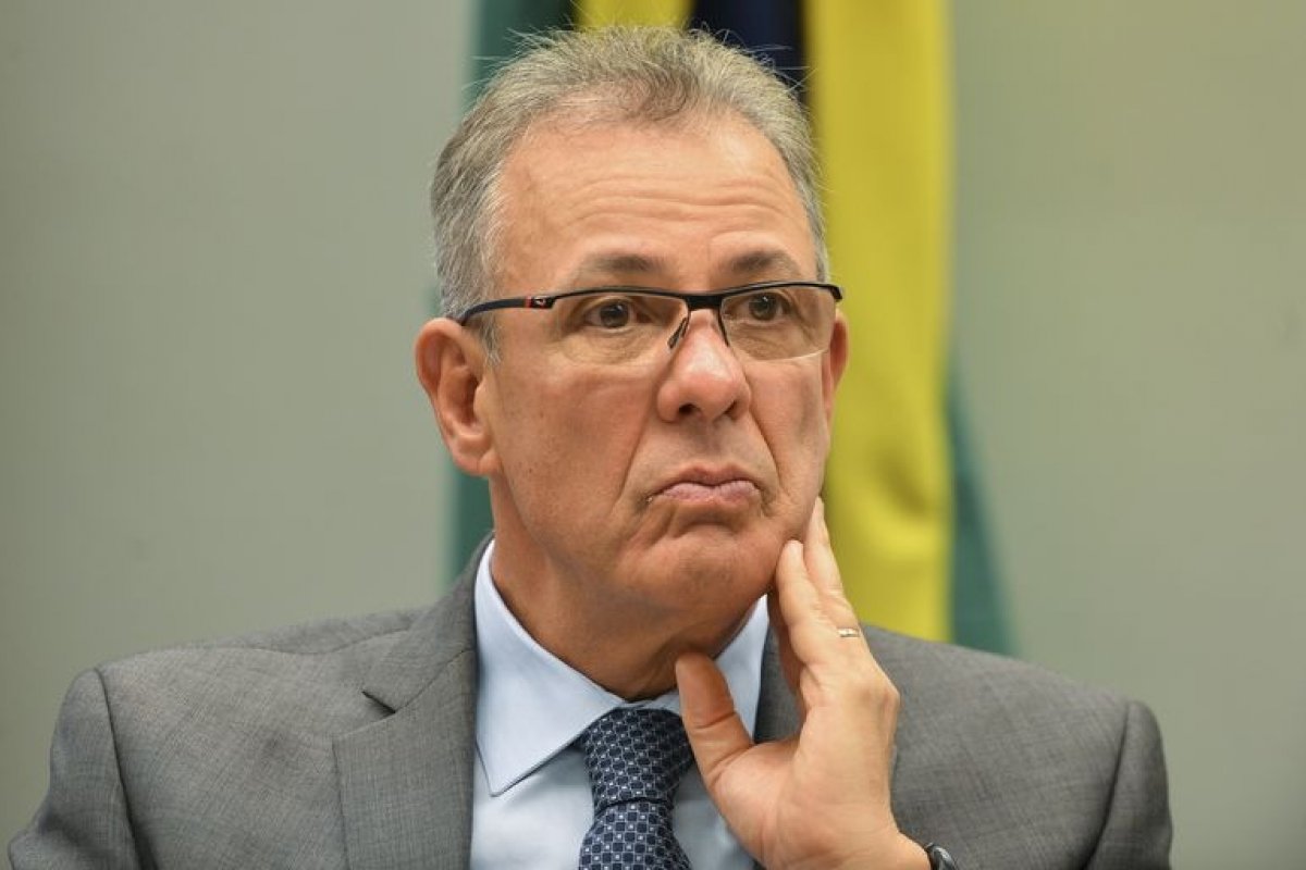 Caso das joias: ex-ministro Bento Albuquerque prestará depoimento à PF