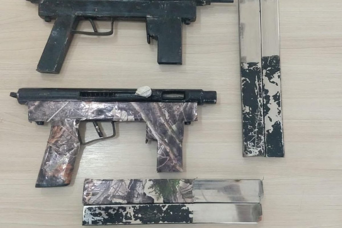 Polícia apreende três submetralhadoras em bairros de Teixeira de Freitas