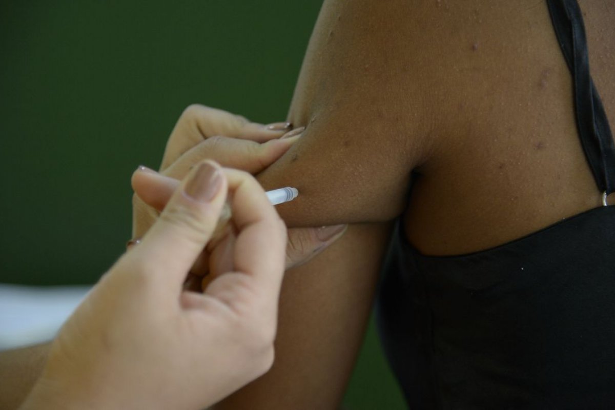 Vacinação contra Covid-19 segue nesta sexta-feira (10) em Salvador