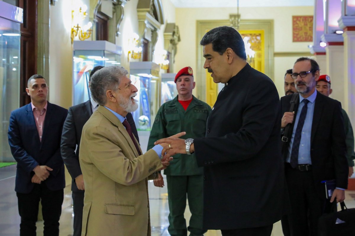 Celso Amorim se reúne com Maduro e lideranças de oposição na Venezuela