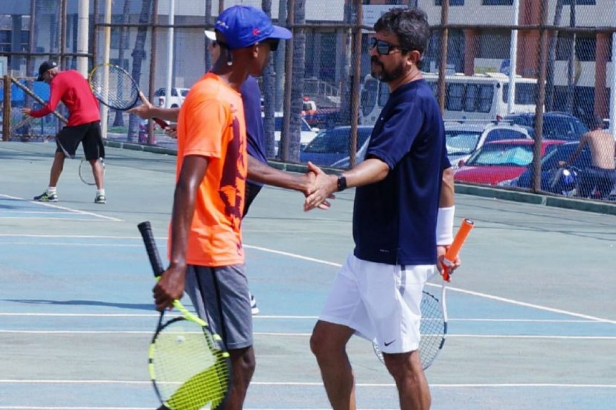 Torneio de tênis movimenta orla da Boca do Rio, em Salvador, neste final de semana
