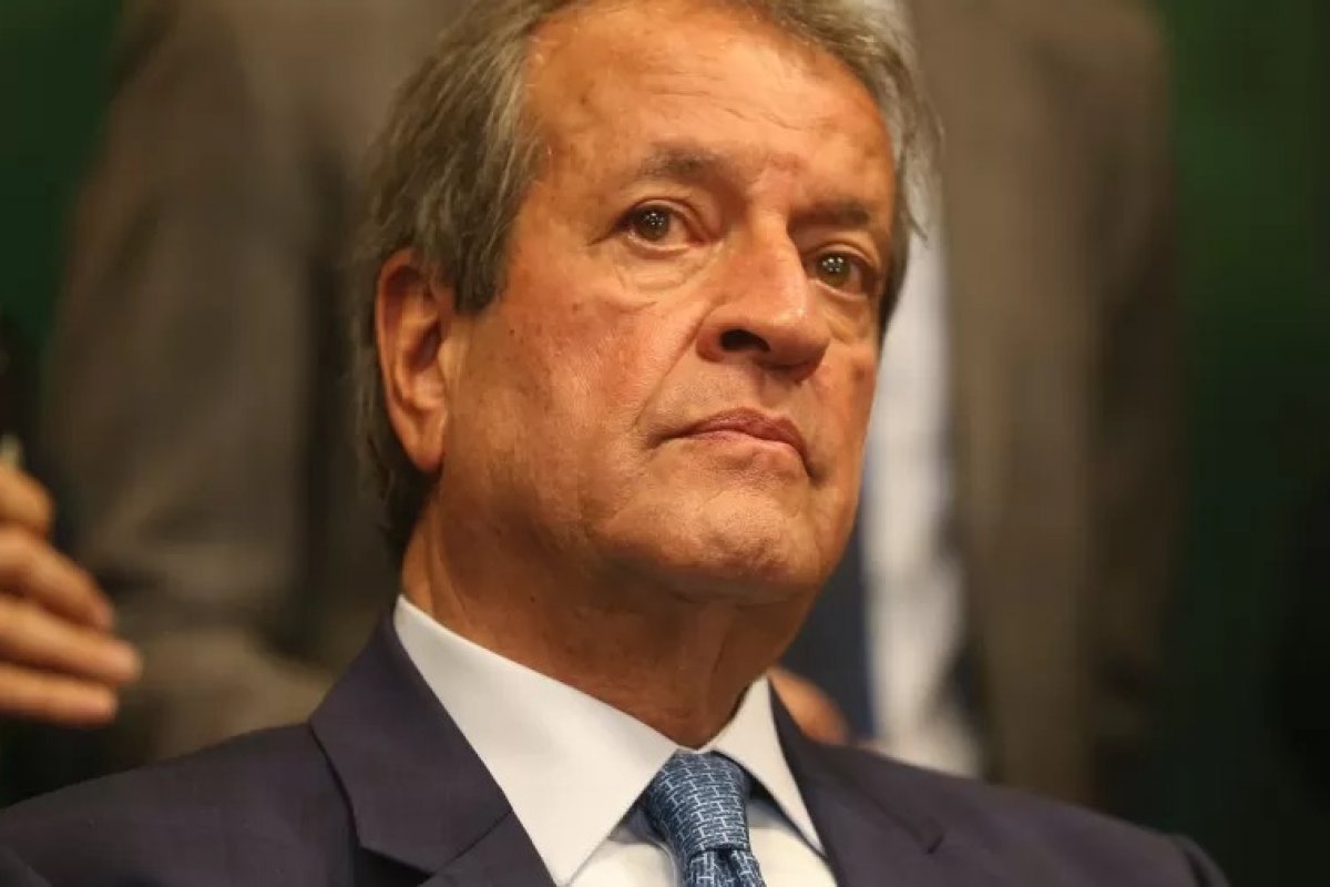 Valdemar Costa Neto defende Nikolas Ferreira após acusação de transfobia: 'Tem princípios'