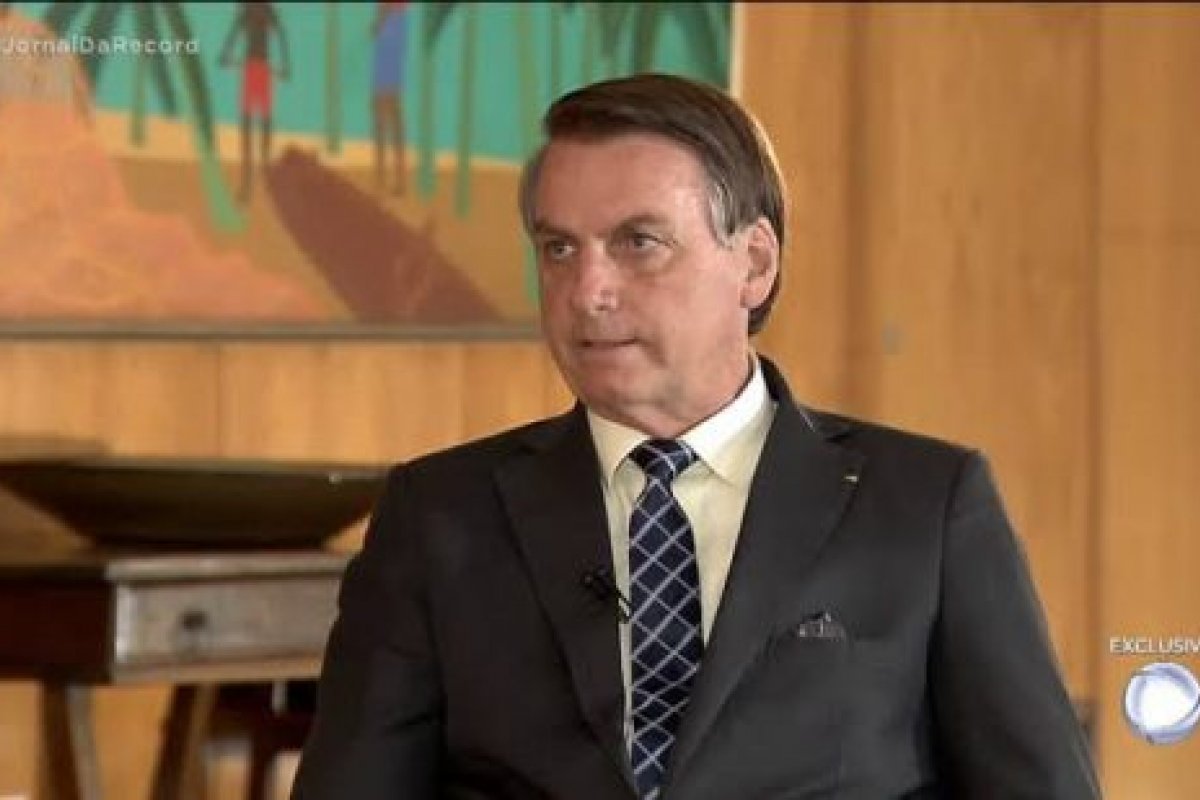 Bolsonaro afirma que PT usou as universidades como fábricas de militantes