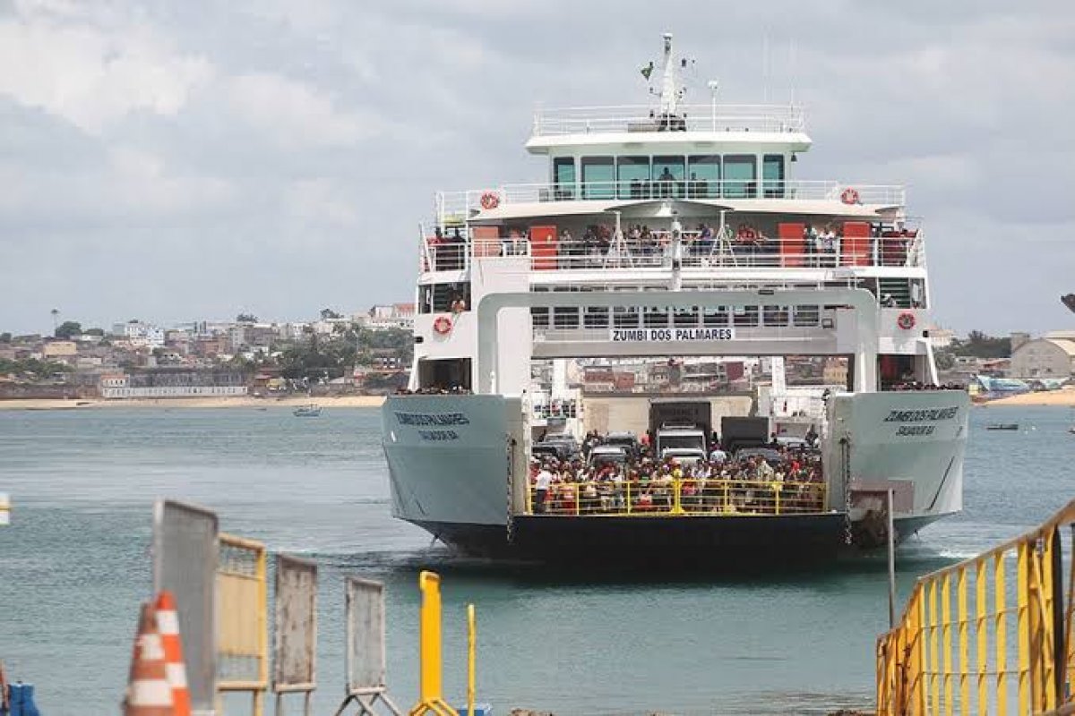 Meia passagem estudantil para ferry e lancha pode ser solicitada a partir desta segunda-feira (13)