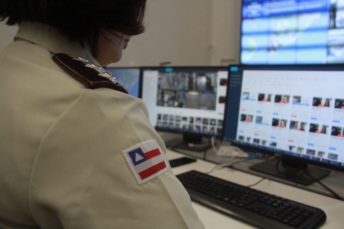 Reconhecimento facial localiza foragidos por roubo e violência sexual na RMS
