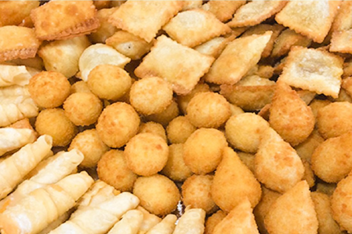 Brasileiro troca arroz, feijão e carne por salgado para economizar com almoço, aponta pesquisa