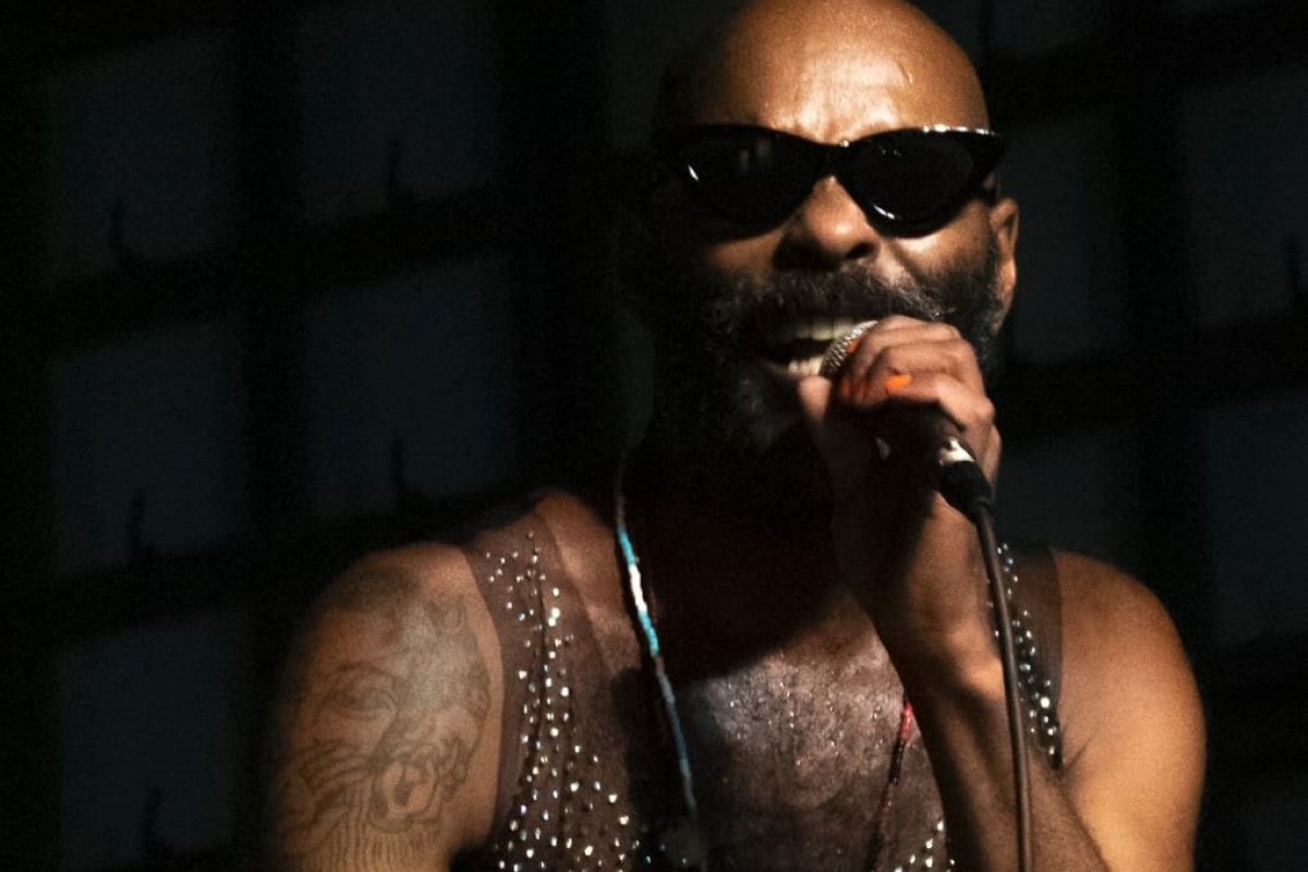 Chicco Marola ecoa as raízes de um Brasil caótico e plural em seu primeiro álbum, “Notáveis”