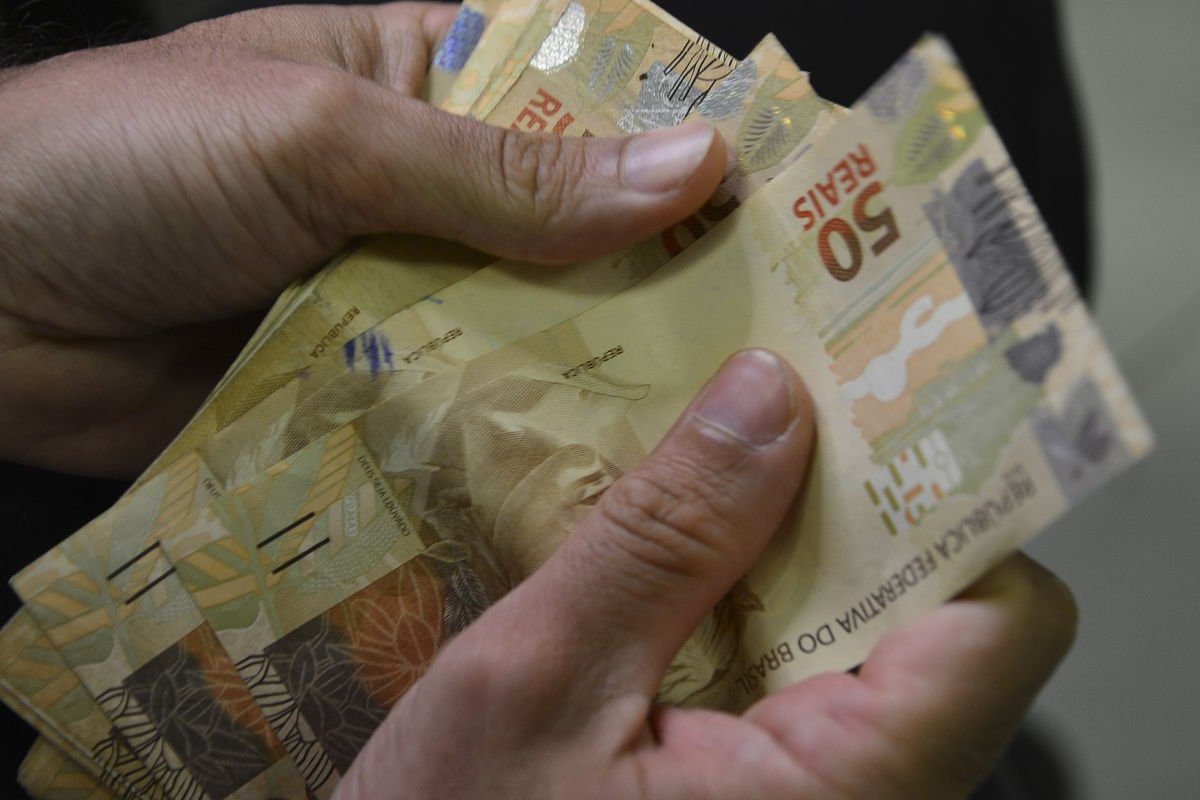 Alta dos juros pode apresentar efeitos negativos para a economia, afirmam especialistas