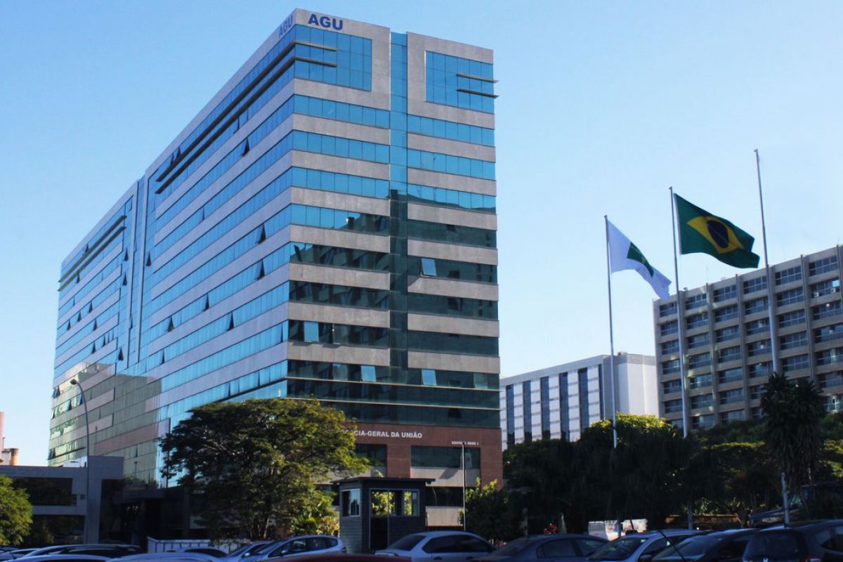 AGU faz acordo para desistir de 20 mil processos trabalhistas