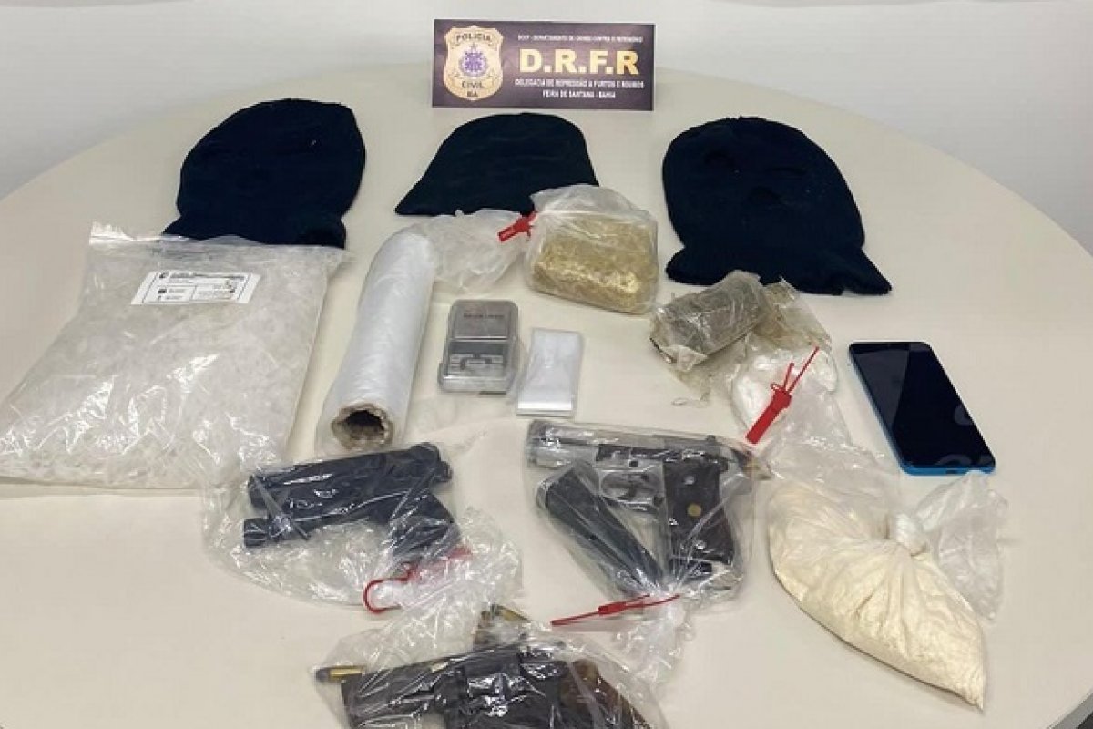 Suspeitos de praticar assaltos em trecho da BA-502 são presos em Feira de Santana (BA)