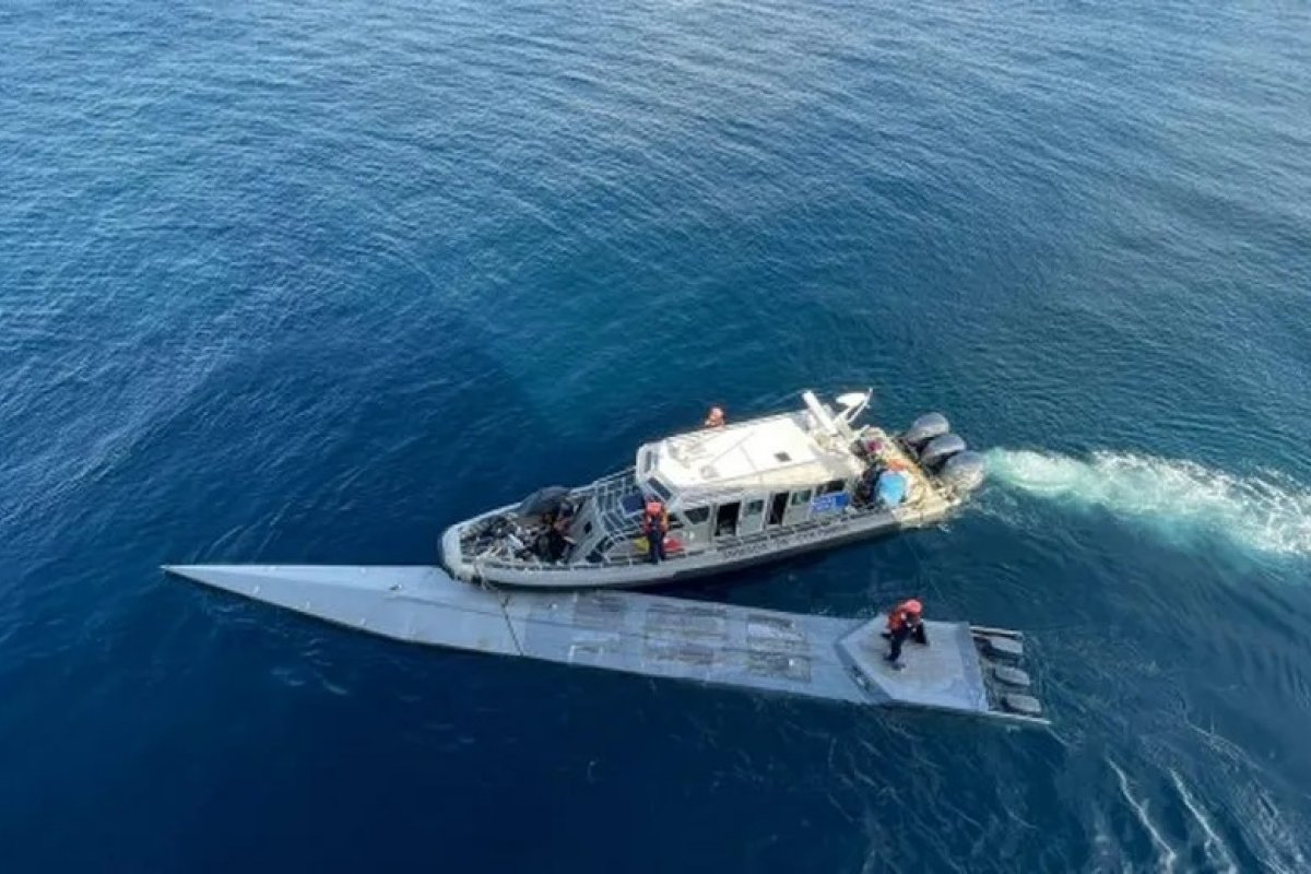 Marinha da Colômbia encontra submarino com R$ 460 milhões em cocaína