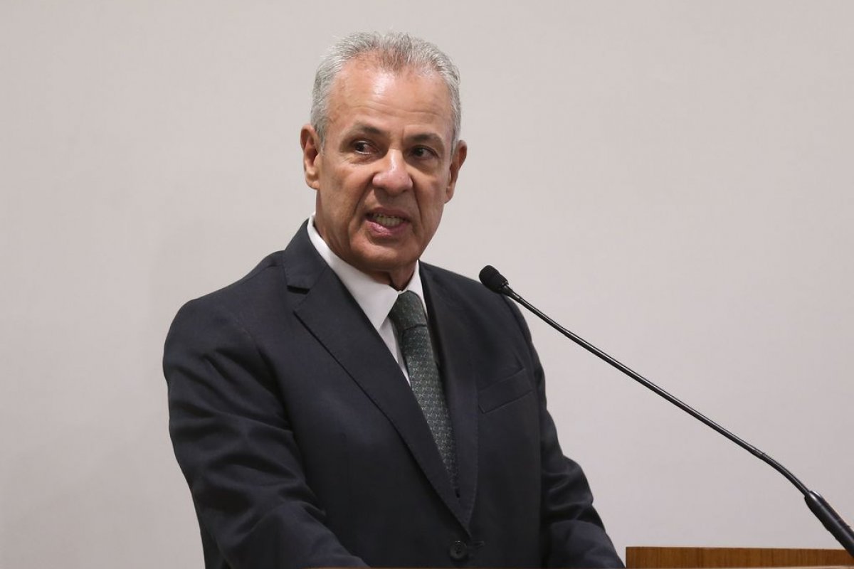 Bento Albuquerque diz que recebeu jóias da Arábia Saudita como presente para o Estado Brasileiro