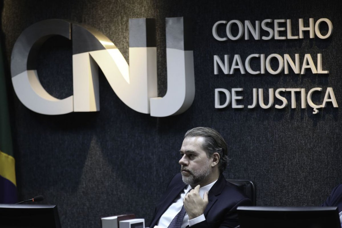 Juiz que acusou Gilmar Mendes de receber propina é punido pela CNJ