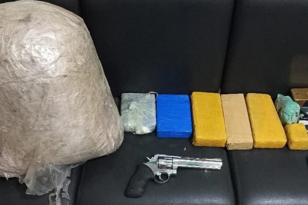 Mais de 20kg de drogas são encontradas em Esplanada