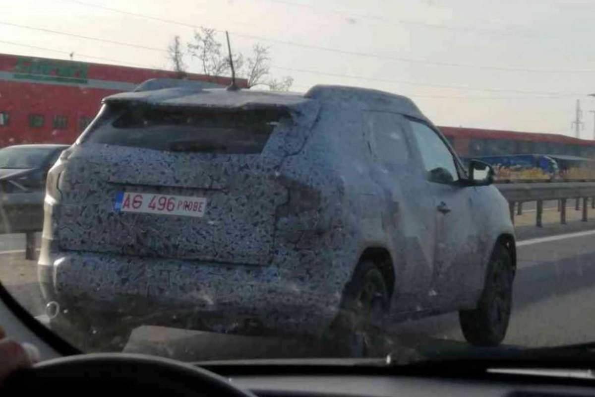 Novo Renault Duster é flagrado na Europa e terá inédita versão híbrida