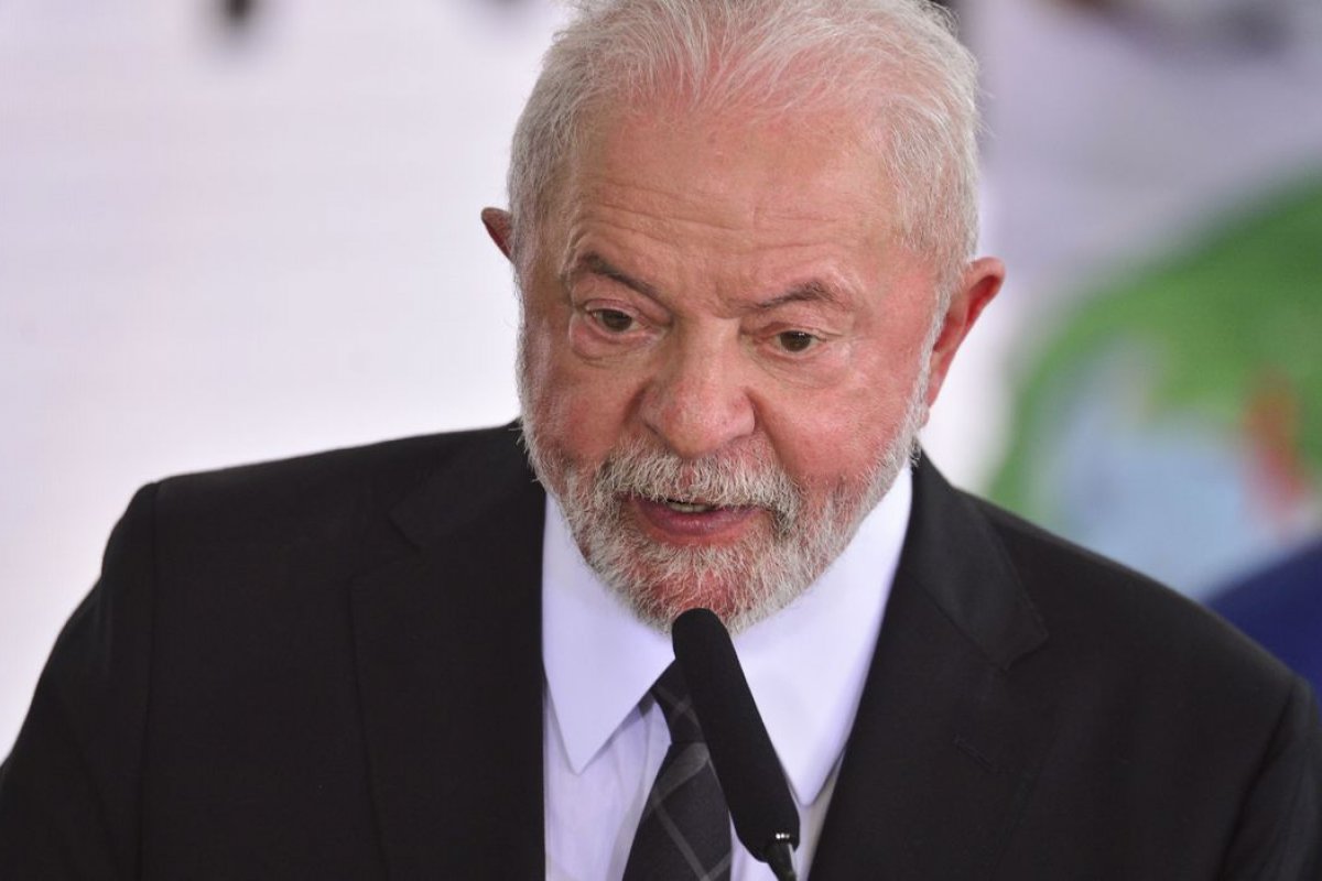 'Obesidade causa tanto mal quanto a fome', diz Lula