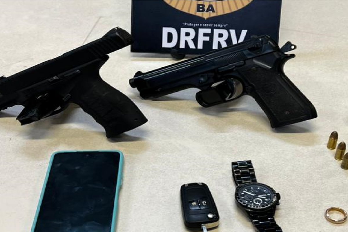 Trio é preso em flagrante com carro roubado na capital baiana