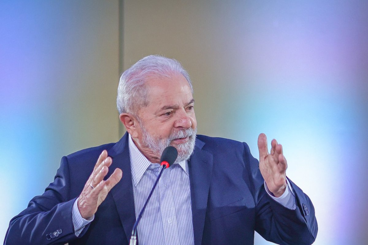 Lula participa de reunião para discutir sobre aumento da mistura de biodisel no diesel