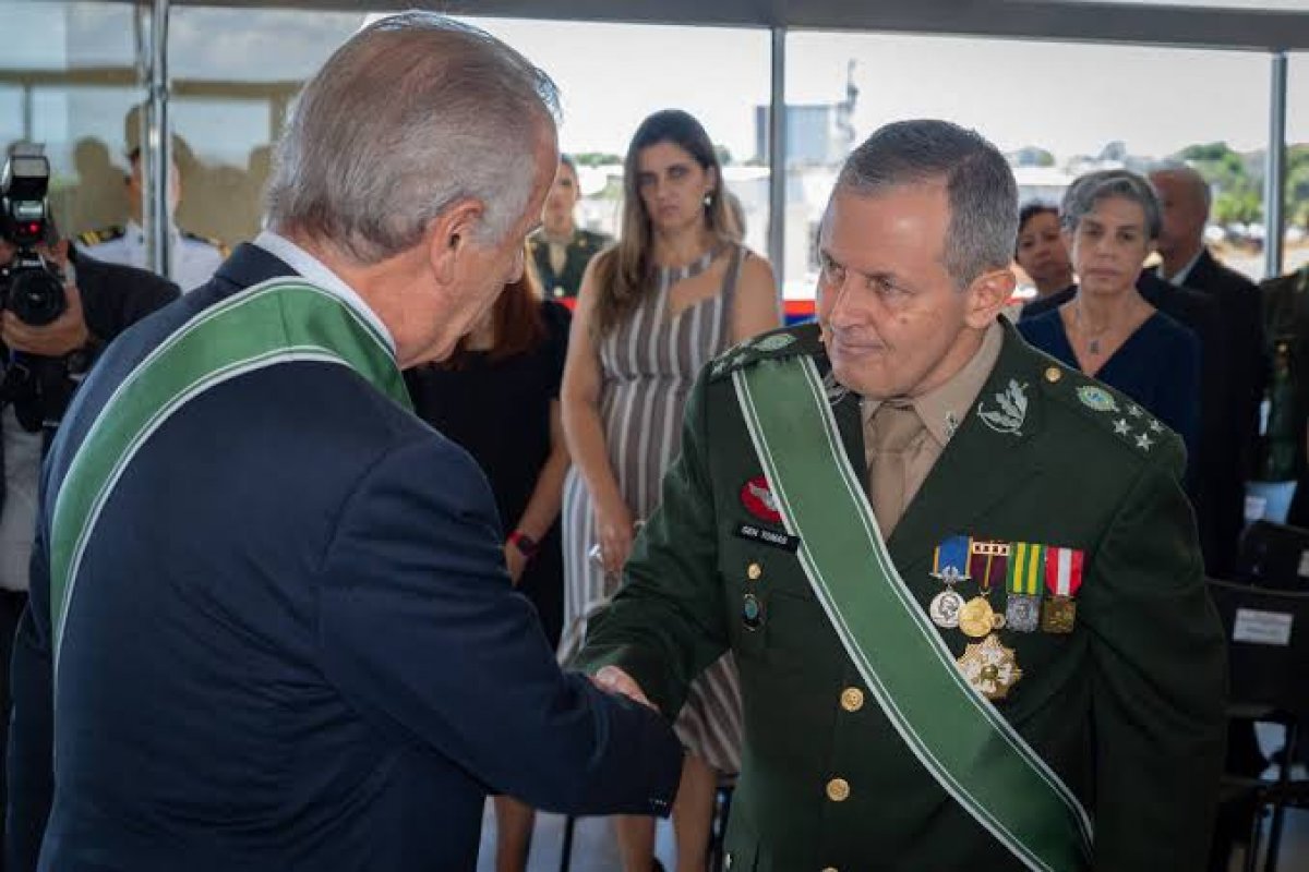 General Paiva e deputado Zarattini discutem PEC que restringe participação das Forças Armadas em GLO