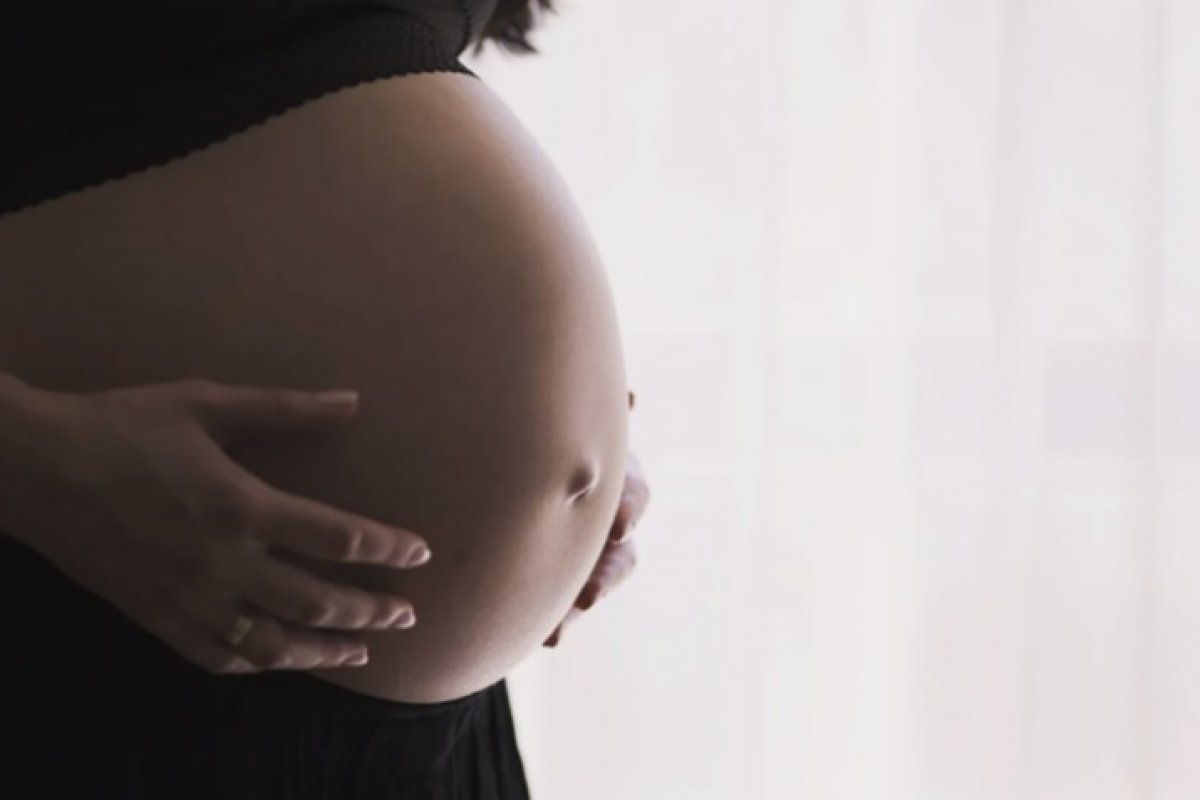 Homem processa mulheres que ajudaram ex-esposa a abortar