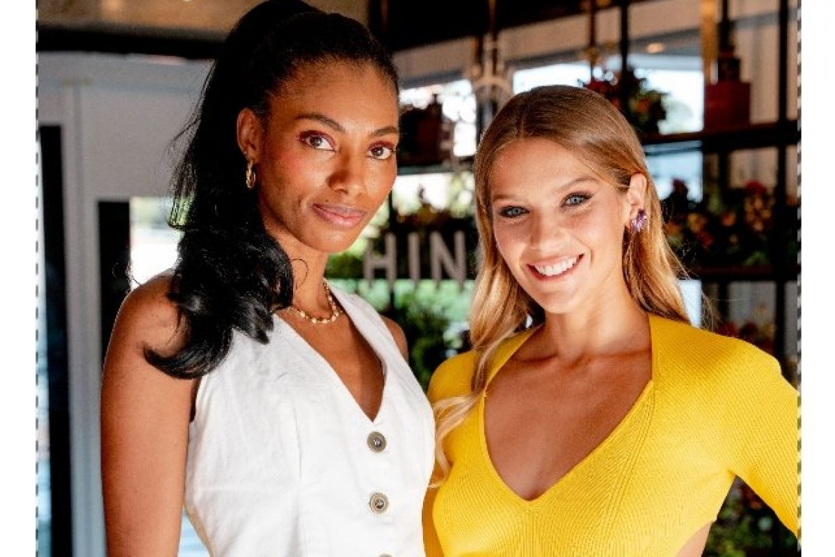 Atriz Isabella Santoni e a ex-BBB Tina Calamba curtem tarde perfumada em São Paulo!