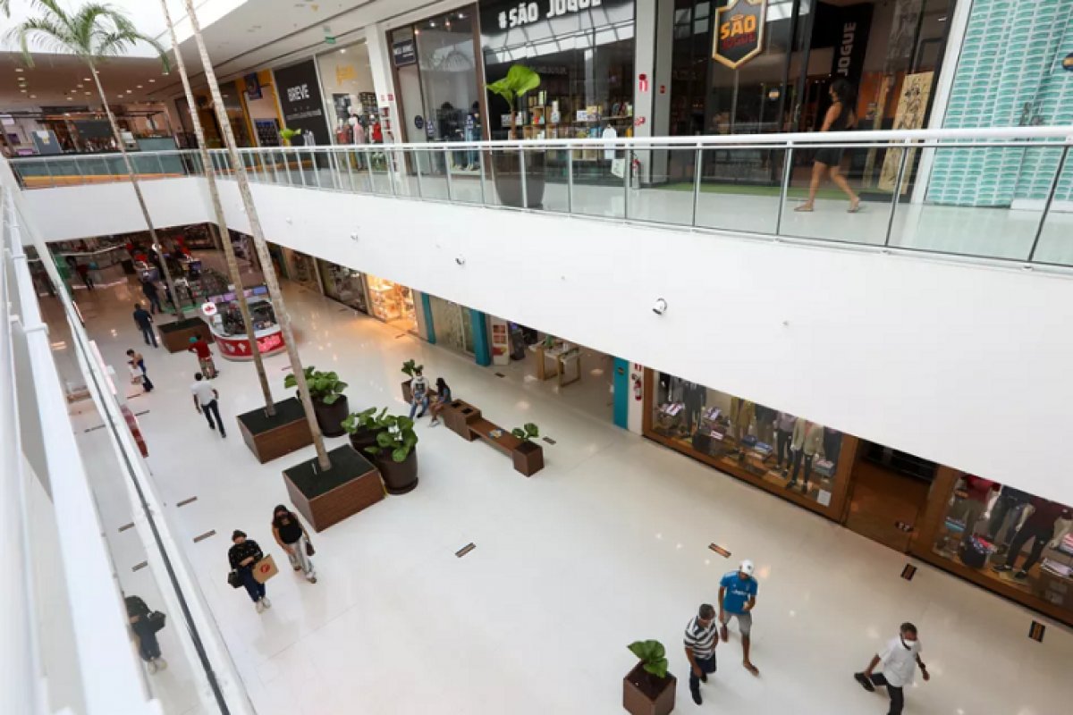 Salvador sanciona lei que obriga a instalação de câmeras em uniformes de seguranças de shopping