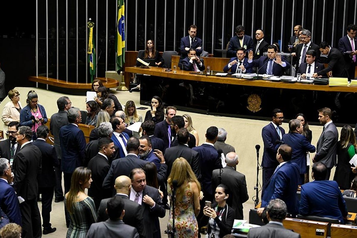 Senado pré-ferias