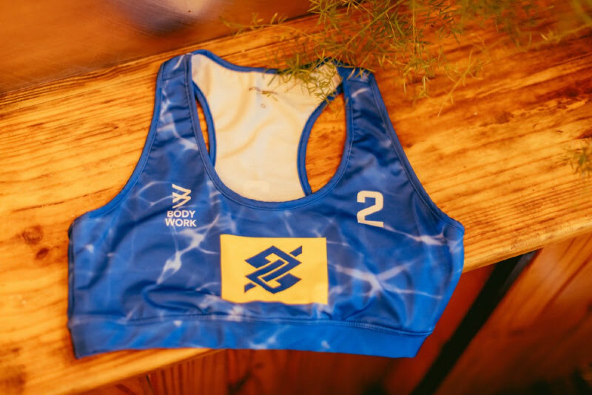 Marca esportiva da Riachuelo é a nova co-patrocinadora dos uniformes dos times brasileiros de vôlei de praia e quadra!