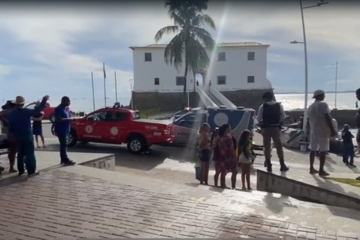 Corpo é encontrado no mar do Porto da Barra, em Salvador