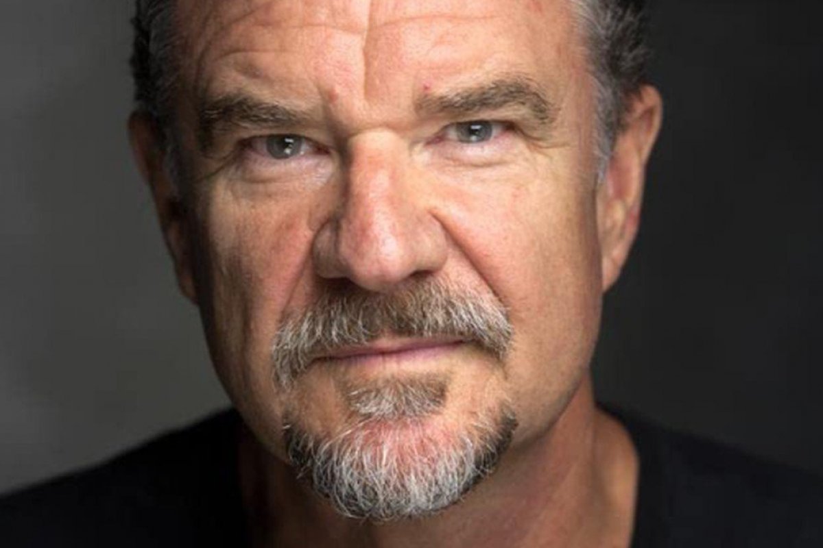 Ator australiano Peter Hardy morre, aos 66 anos, vítima de um afogamento